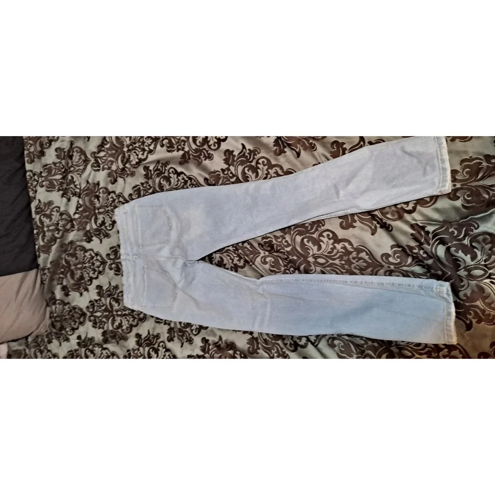 Forever‎ 21 Women's Size 29 US Size 6 Blue Distressed Button Fly Denim Jeans